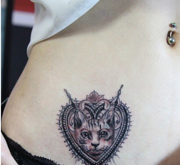 女性腹部时尚好看的猫咪纹身图案图片