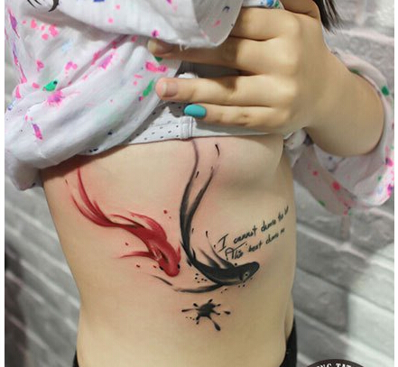 性感时尚女性侧腰好看的水墨精致小鲤图片