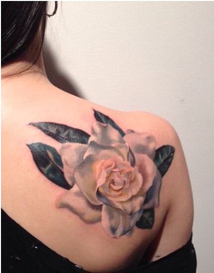 女性肩背唯美好看的玫瑰花纹身图案图片