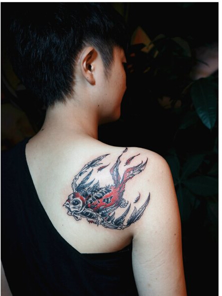 肩背潮流时尚好看的小燕子纹身图案图片