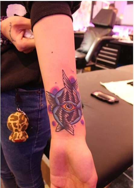 时尚手臂个性好看的翅膀眼睛纹身图案图片