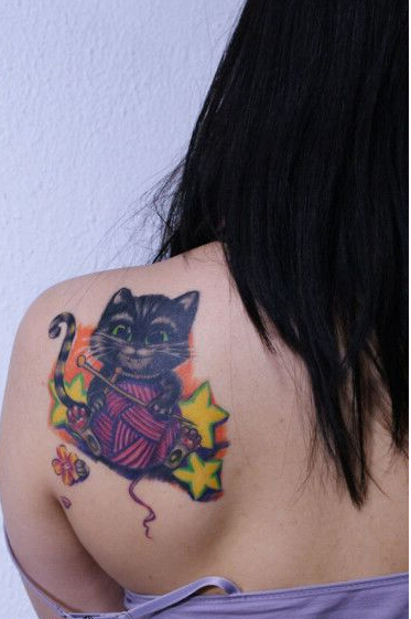 美女肩部可爱漂亮好看的猫咪纹身图案图片