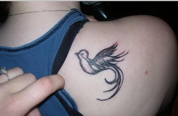 肩部黑色时尚好看的鸽子纹身图案图片