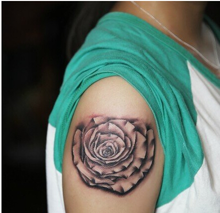 时尚女性手臂唯美好看的白玫瑰纹身图图片
