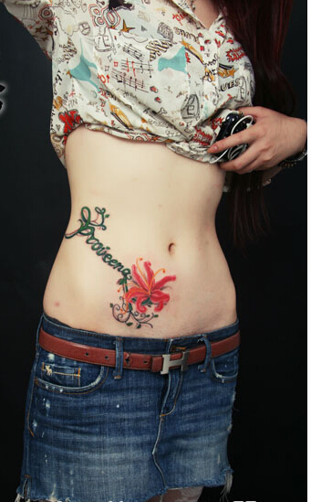 美女腹部漂亮好看的彼岸花纹身图案图片