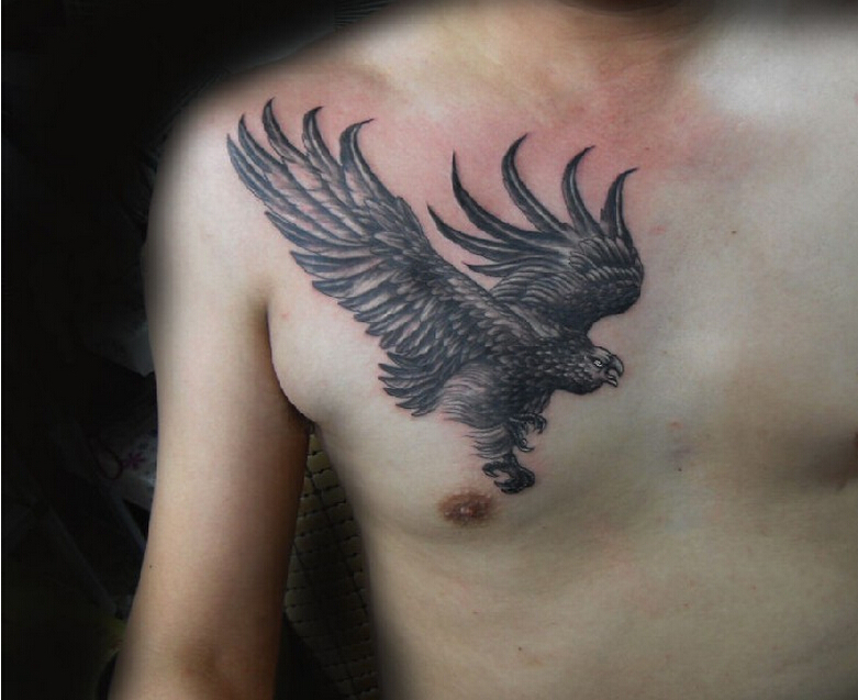 时尚男性胸前个性好看的老鹰纹身图案图片
