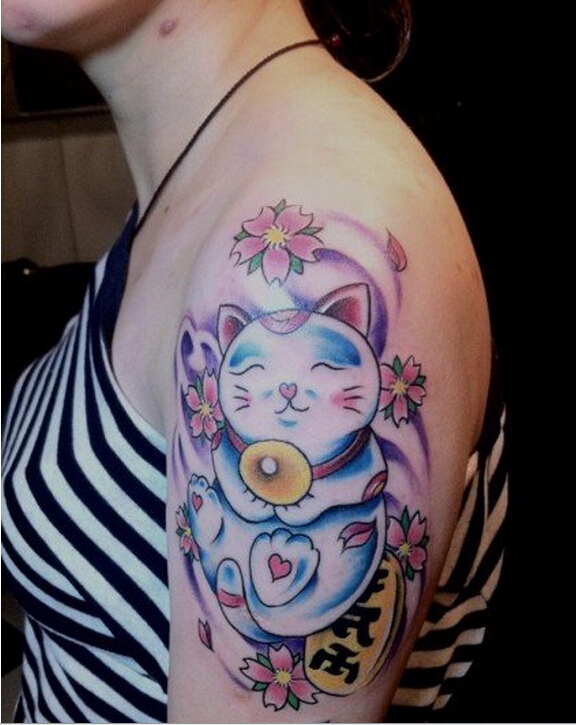 漂亮手臂时尚好看的彩色招财猫纹身图图片