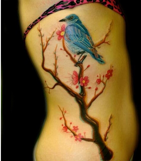性感女性侧腰精美好看的梅花小鸟纹身图片