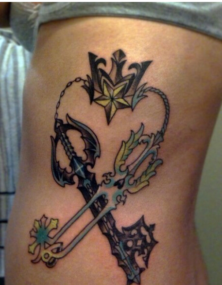 时尚侧腰精美好看的钥匙纹身图案图片