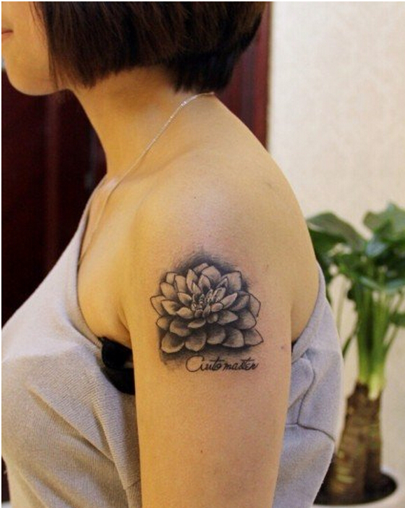 女性手臂精美好看的莲花纹身图案图片