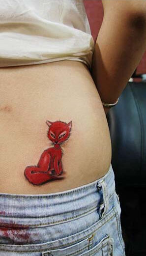 美女后腰部时尚好看的红狐狸纹身图案图片