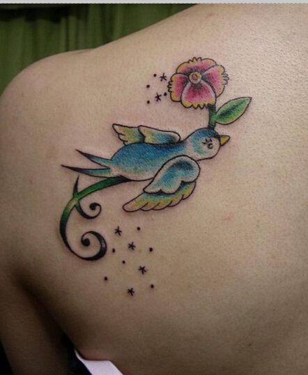 后肩部唯美好看的小鸟花小星星纹身图图片