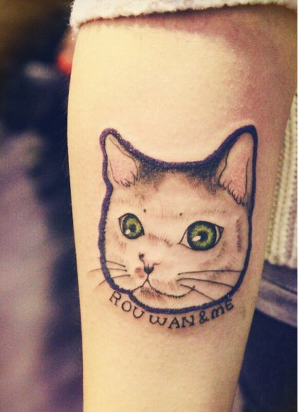 手臂上漂亮好看的猫咪纹身图案图片