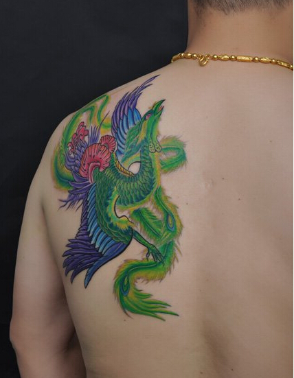 后肩背漂亮时尚好看的凤凰纹身图案图片
