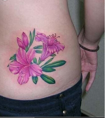 腰部漂亮唯美好看的百合花纹身图片图片
