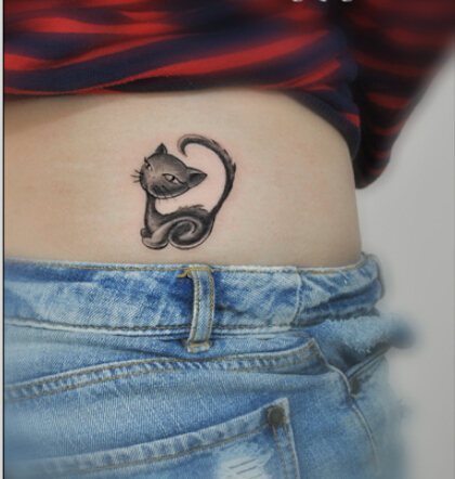 后腰部漂亮好看的猫纹身图案图片