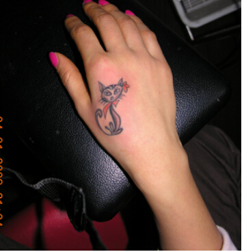 漂亮手部唯美好看的猫咪纹身图片图片