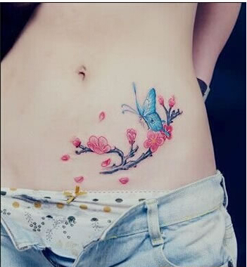 性感女性腹部梅花加蝴蝶彩色纹身图案图片