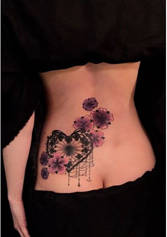 女生后腰唯美漂亮的加花桃心纹身图案图片