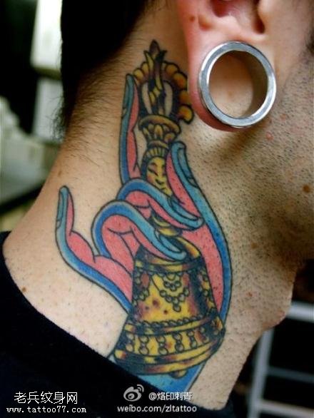 芊芊玉手摇铃纹身图案