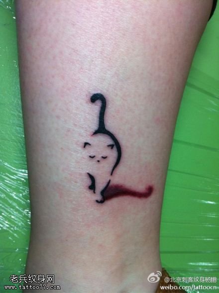 抽象艺术猫纹身图案