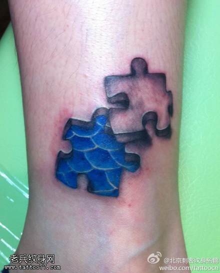 蓝色形象拼图纹身图案