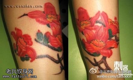 鲜艳欲滴红花纹身图案