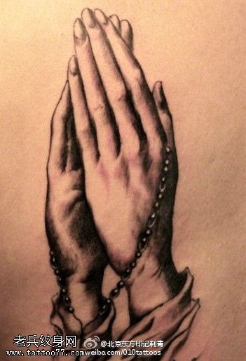 逼真形象的芊芊玉手纹身图案