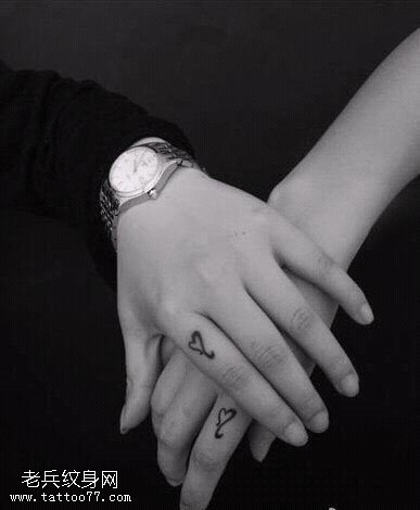 精美的情侣戒指纹身图案