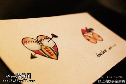 精致的一箭穿心手稿纹身图案