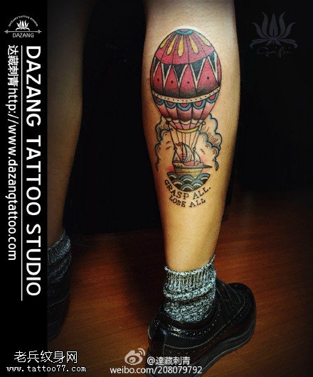 漂亮的彩色热气球纹身图案