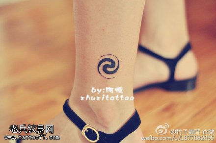 脚腕上的旋图腾纹身图案