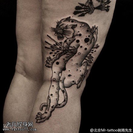 黑灰风点刺老虎纹身图案