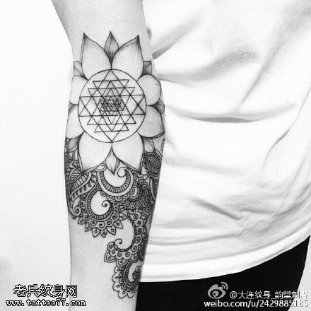 黑白经典梵花刺青纹身图案