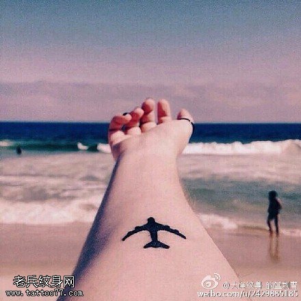 自由飞翔的小鸟纹身图案缩略频道推荐图