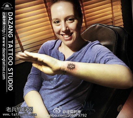 简单个性的全视之眼纹身图案