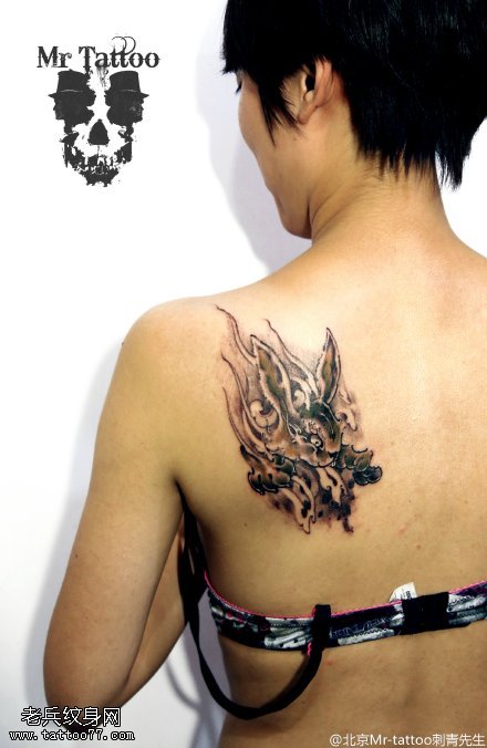 肩膀兔子纹身图案