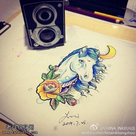彩色马玫瑰纹身手稿图