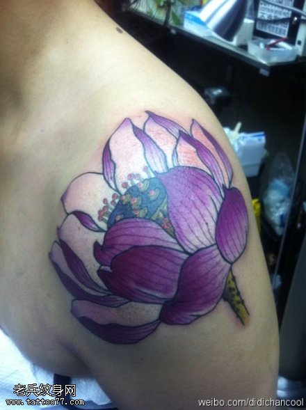 圣洁美丽莲花纹身图案