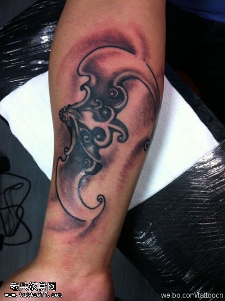 霸气逼人弓纹身图案