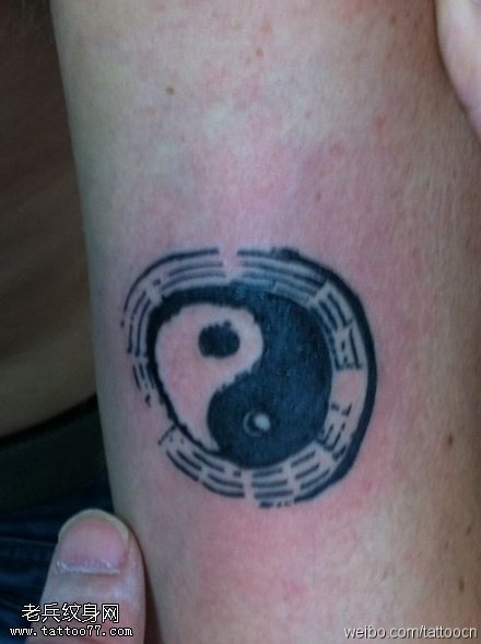 黑白神奇八卦符号纹身图案