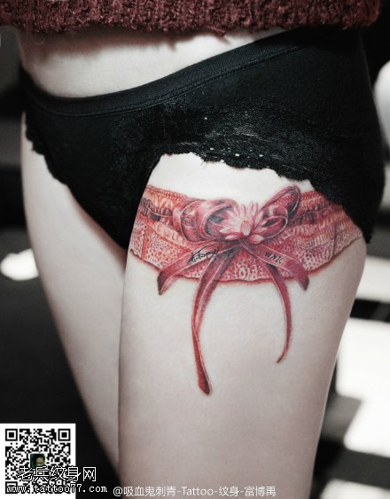 红色蕾丝蝴蝶结纹身图案
