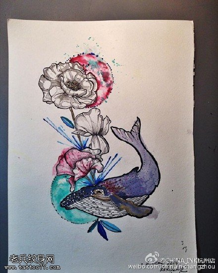 水墨风格鲸鱼花卉纹身图案