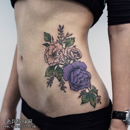腹部荆棘花卉纹身图案