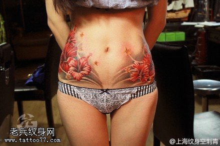 遮盖妊辰纹精美的罂粟花纹身图案