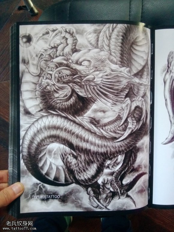 满背龙纹身图案作品