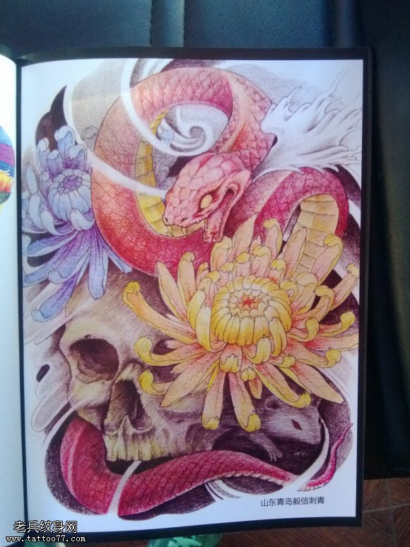 传统骷髅蛇菊花纹身