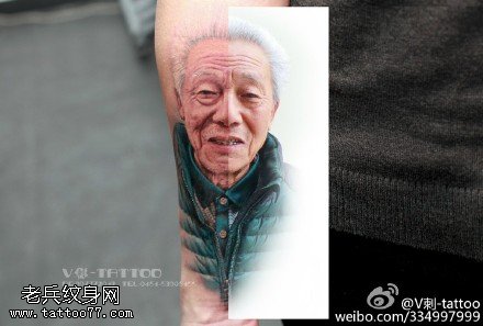 平易近人爷爷纹身图案
