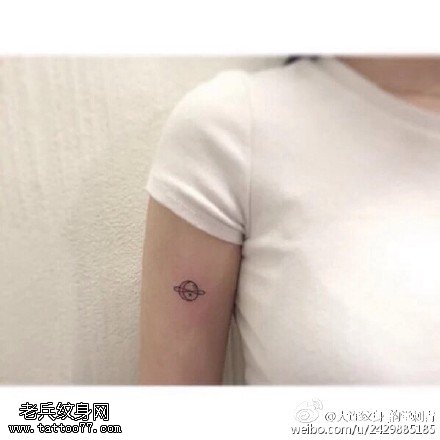 清新可爱的小转轴纹身图案