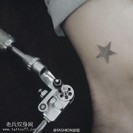 点刺的五角星纹身图案